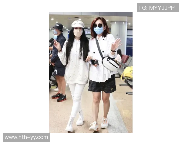 女子足球队团结拼搏的瞬间展现青春活力与团队精神的精彩照片